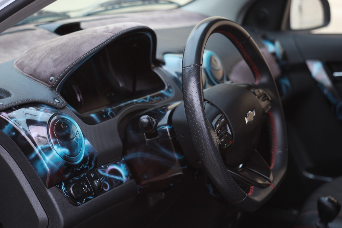 <span style="font-weight: bold;">Кастомная покраска обшивок салона авто </span>